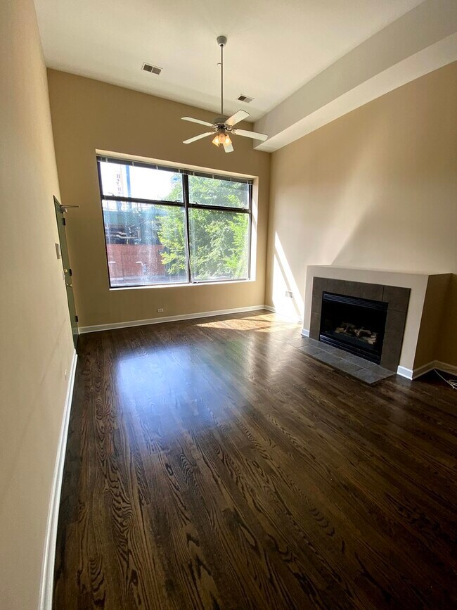 Foto del edificio - 1038 W Waveland Ave