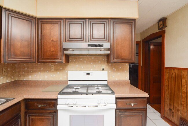 Foto del edificio - 2311 W Diversey Ave