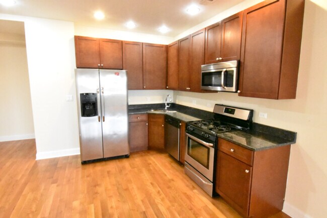 Foto del edificio - 3705 N Kedzie Ave