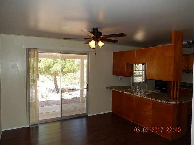 Building Photo - Home Sweet Home Available Sept. 1st