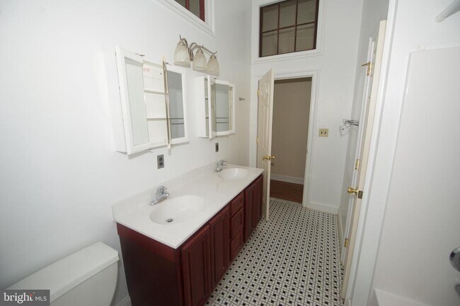 Foto del edificio - 345 W Chestnut St