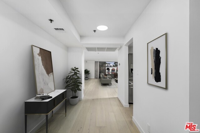 Building Photo - 10660 Wilshire Blvd