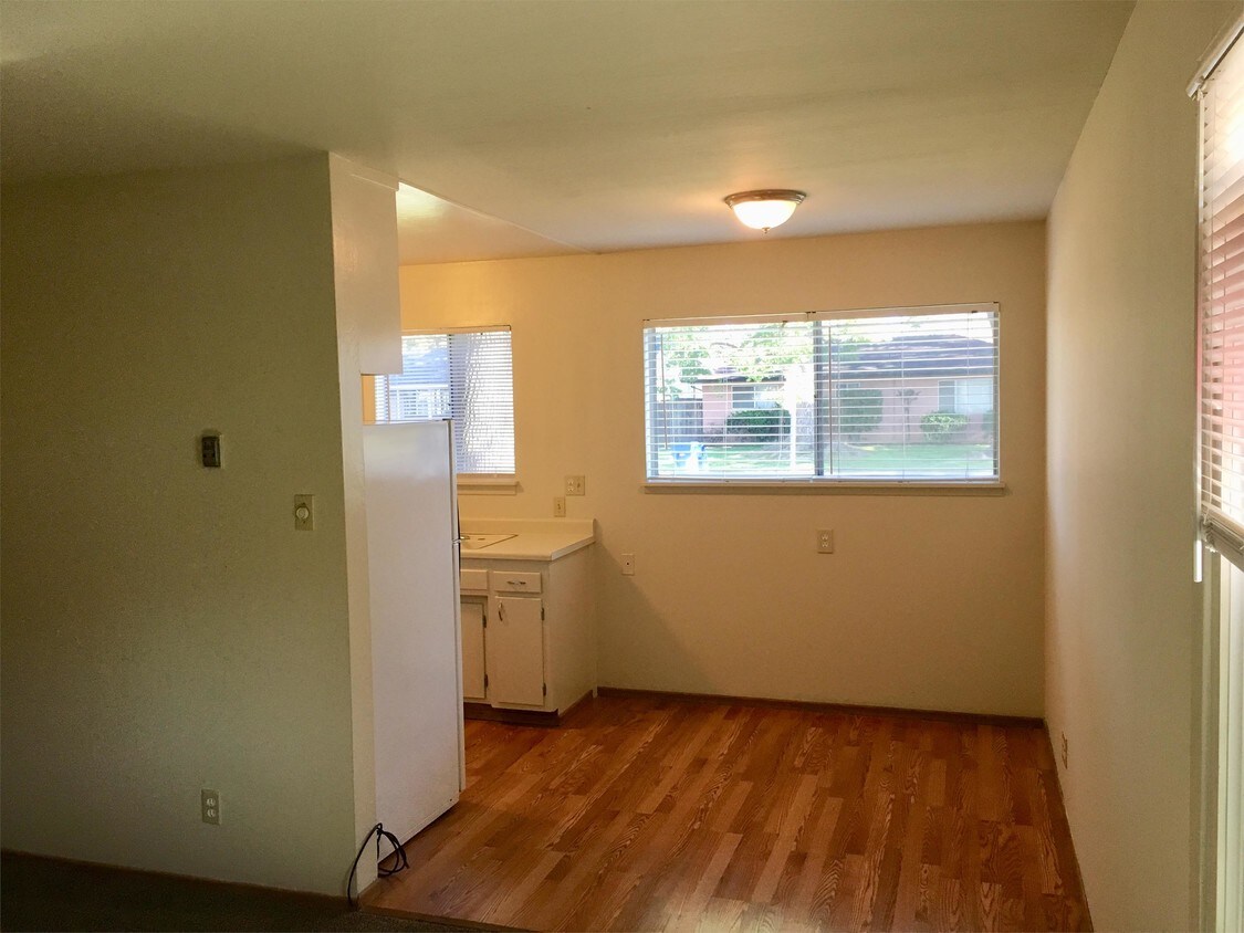 Foto principal - 5479 Carlson Dr