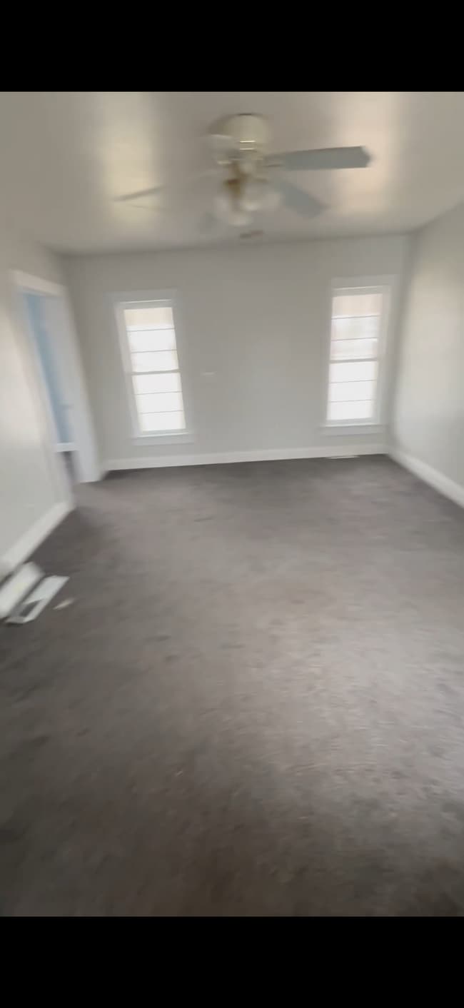 Building Photo - 4689 Center St