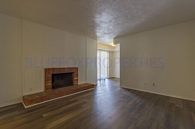 Foto del edificio - 2 Bed Upstairs East Side Apartment