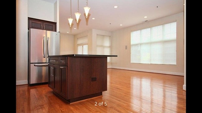 Kitchen & Living Room - 2011 Frankfort Ave