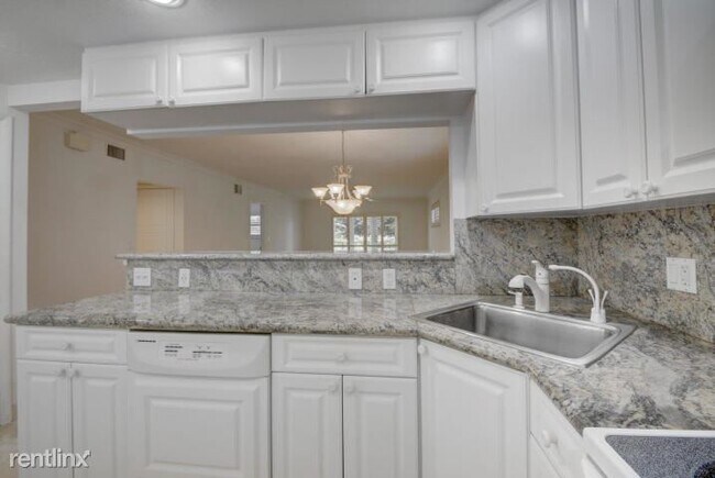 Building Photo - 2 br, 2 bath Condo - 1000 E Camino Real