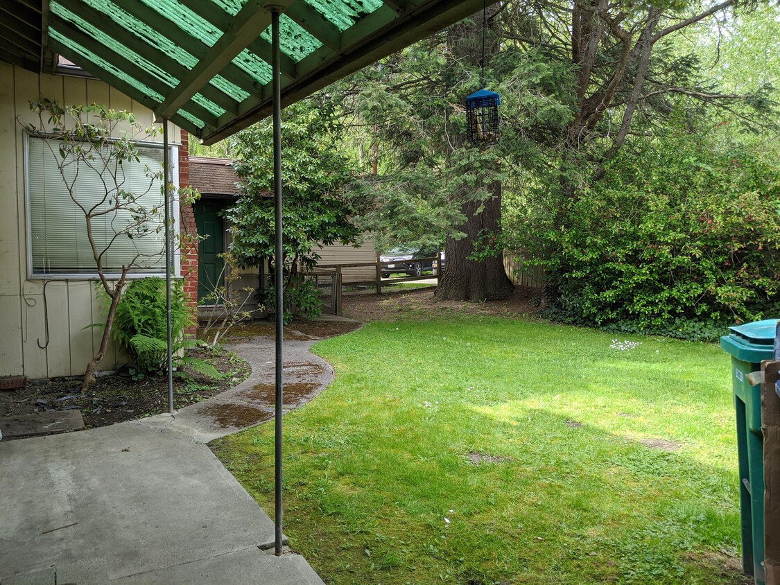 Primary Photo - 8285 Meadowbrook Way SE