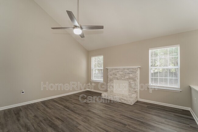 Building Photo - 5446 Hedgecrest Pl