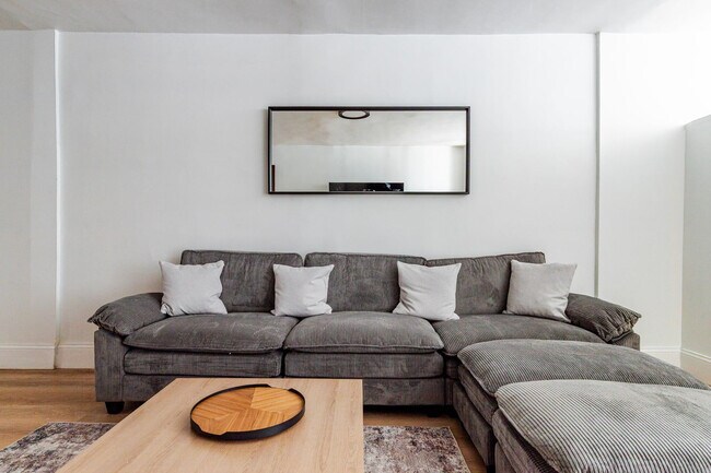 Foto del edificio - 209 1st Ave