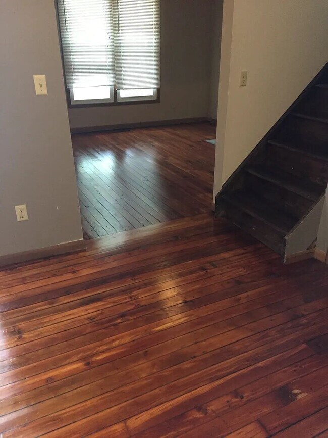 nice floors - 526 W 2nd Ave