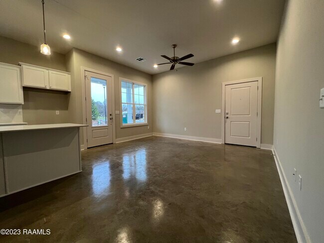 Building Photo - 102 Satsuma Dr