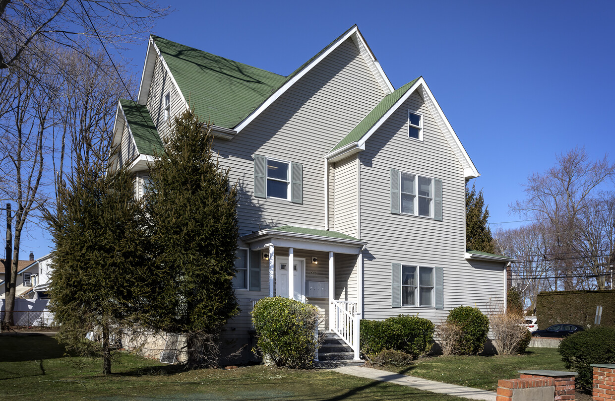 Building Photo - Fairfield Manor At Farmingdale Village