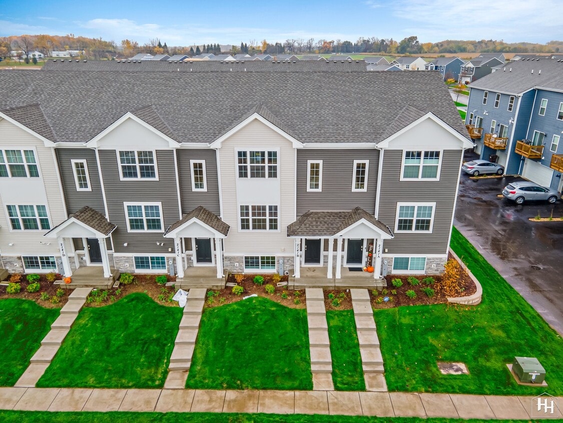 2141 Sassafras Wy, Bull Valley, IL 60097 Townhome Rentals in Bull Valley IL