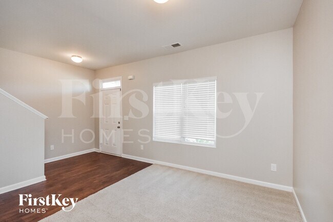 Foto del edificio - 515 Oak Terrace Dr