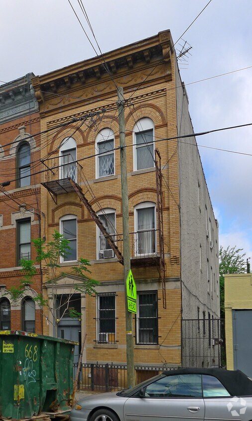 Building Photo - 1823 Bleecker St