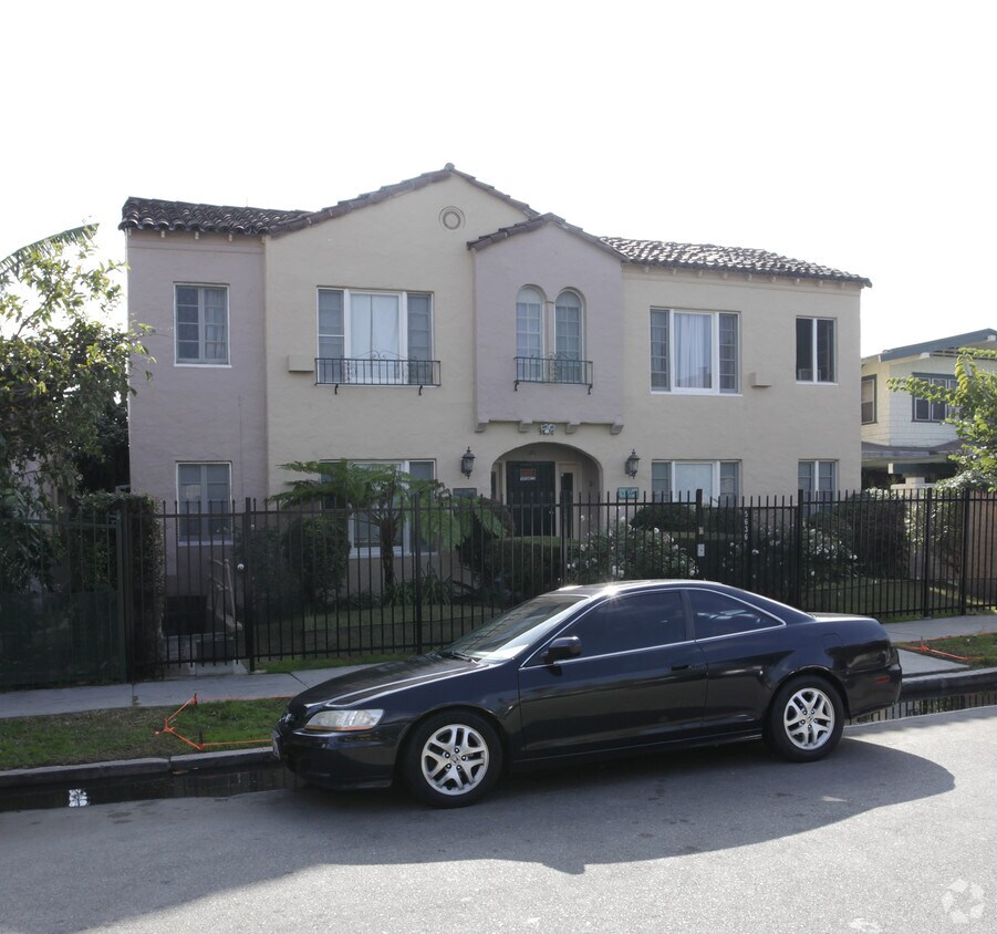 Building Photo - Le Claire Apartments