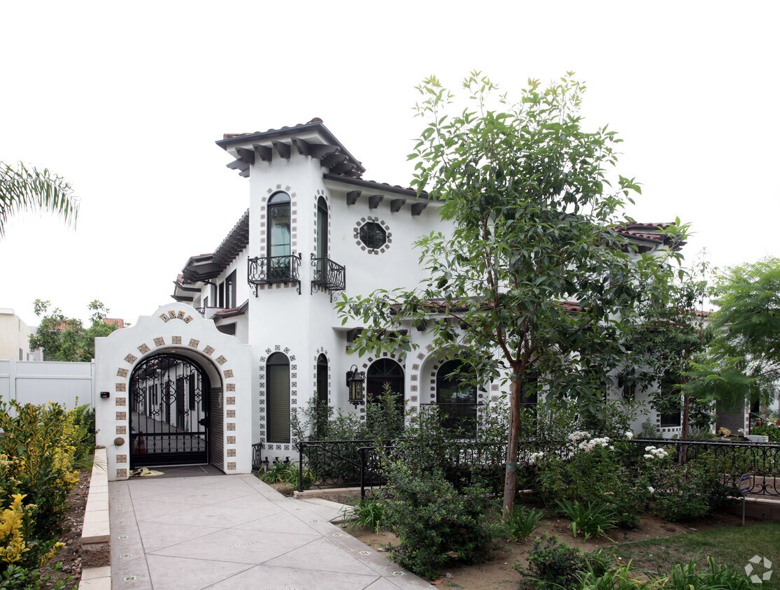 Foto del edificio - 1354 N Columbus Ave
