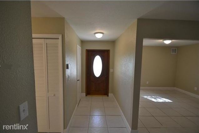 Building Photo - 7715 SW 127th Ct