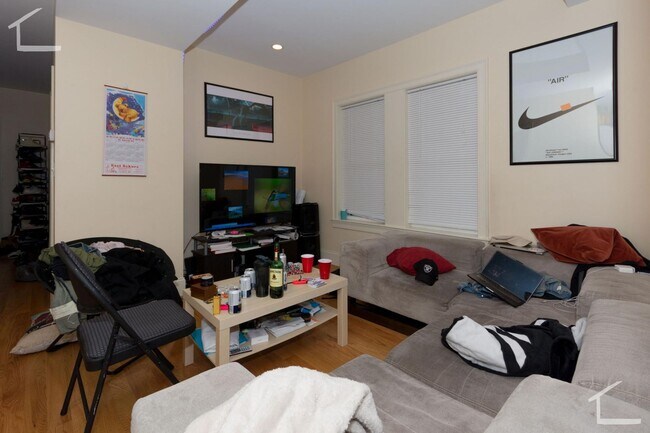 Foto del edificio - New Construction in Allston, Central Heat/AC, Free Laundry, Parking, 3 Full Bathrooms,