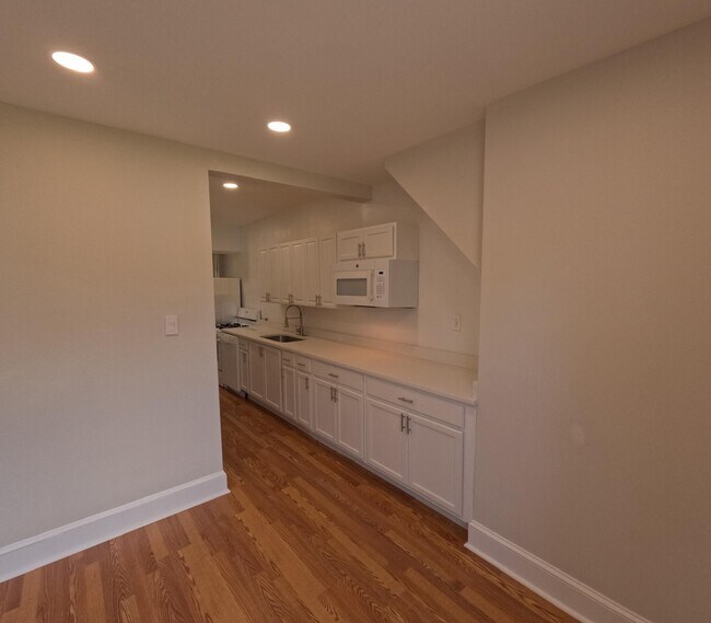 Foto del edificio - 4317 River Rd NW