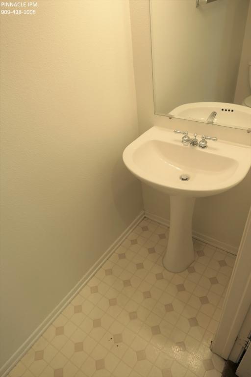 Foto del edificio - 1016 N Turner Ave #256
