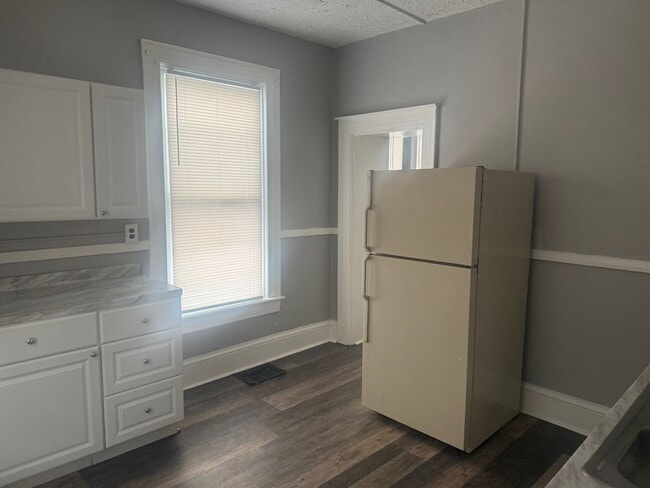 Building Photo - 500 N Mulberry St