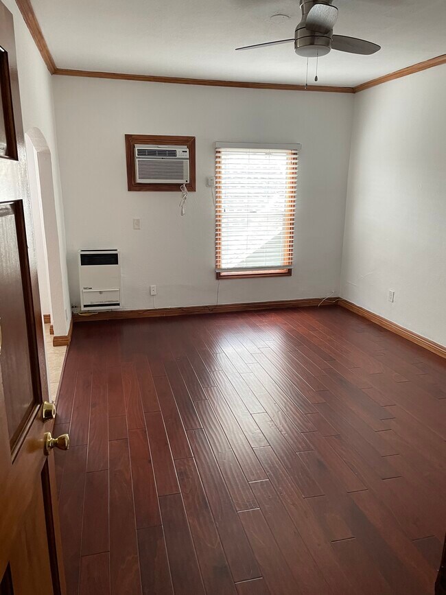 Building Photo - 1134 N Edgemont St