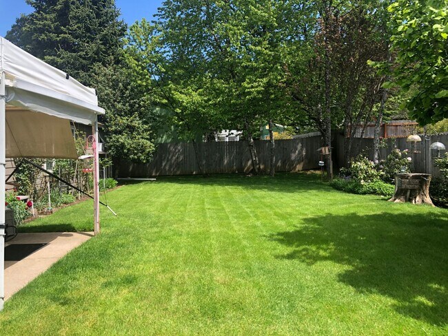 Foto del edificio - Spacious 3 Bedroom Home in Desirable Witha...