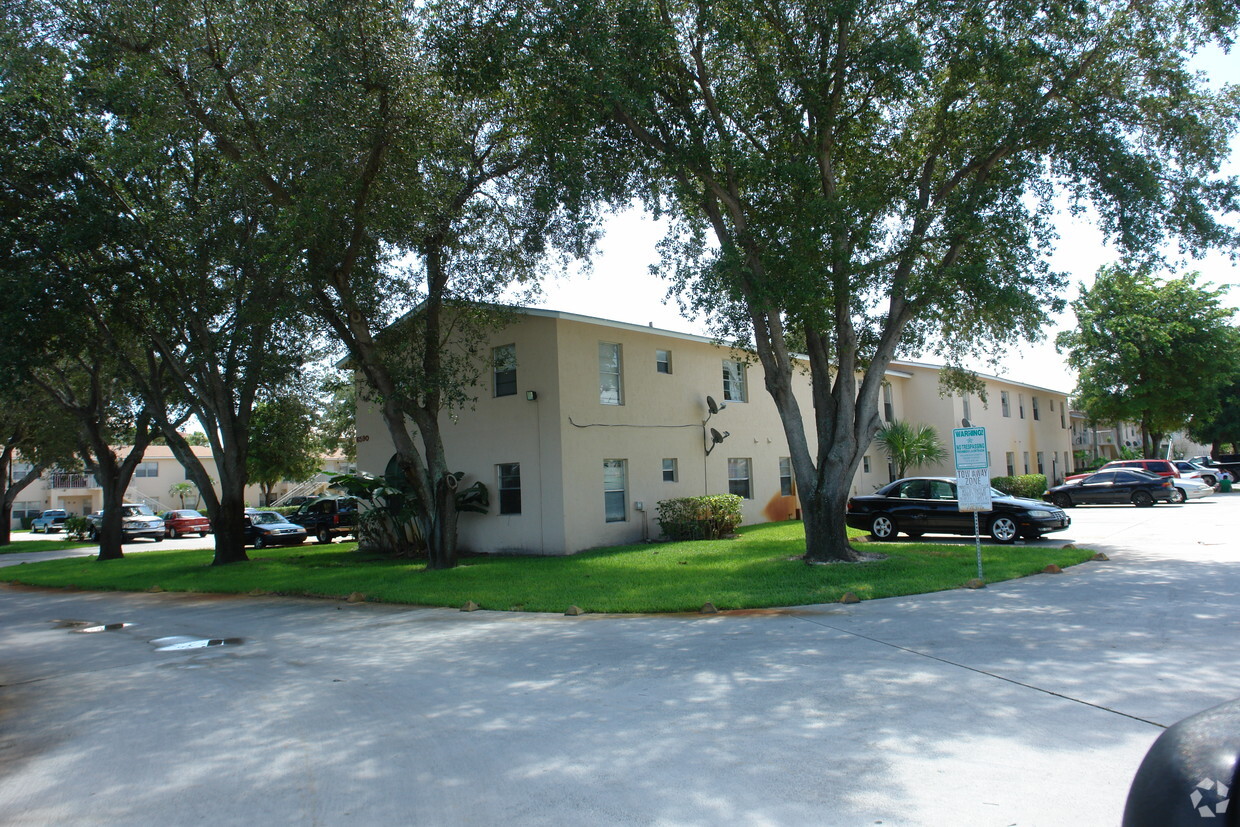 Building Photo - Jupiter Gardens Apartments