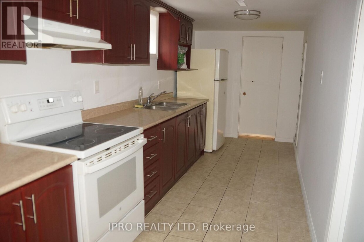 Primary Photo - 7 Mallard Crescent