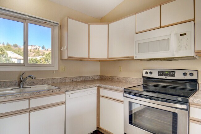 Foto del edificio - Updated 2-Bed Townhome in Ptarmigan Valley...
