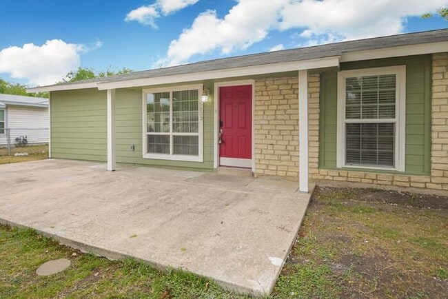 Building Photo - 5803 Knoll Krest Dr