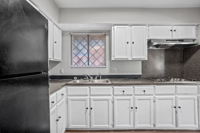 Foto del edificio - 2821 General Doolittle Ave