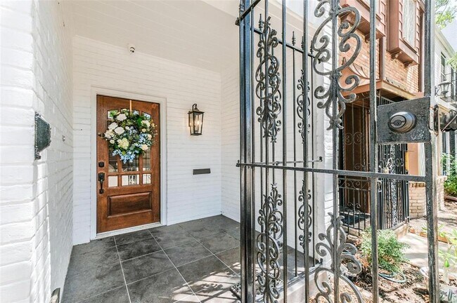 Foto del edificio - 8638 Oakford Dr