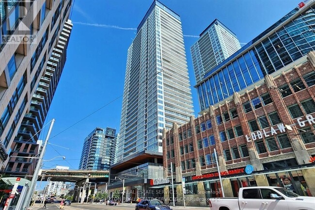 Building Photo - 19 Bathurst St