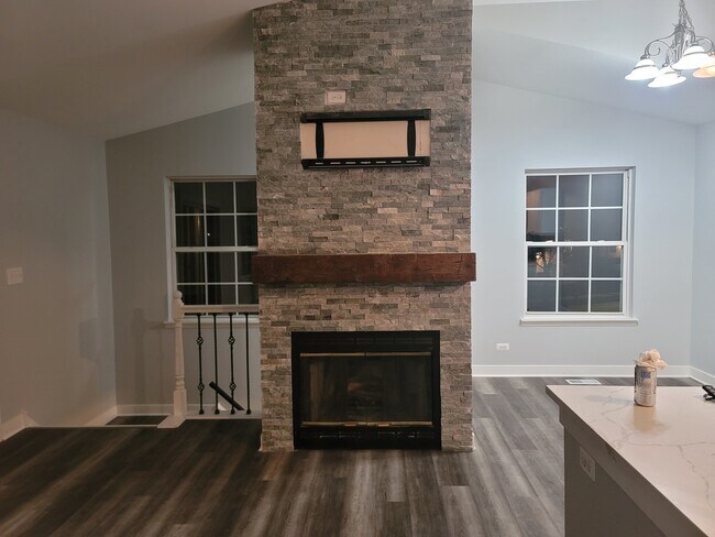 Building Photo - 688 Fieldcrest Dr