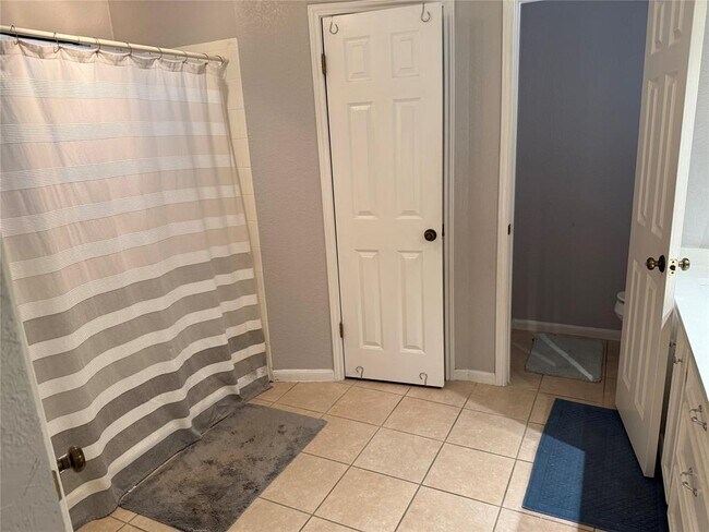 Building Photo - 4903 Summerset Trail