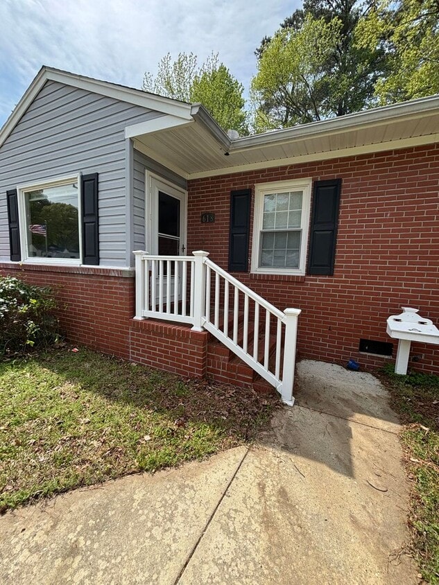 Building Photo - 618 Sun Ct