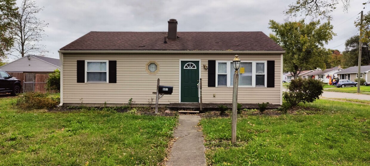 Primary Photo - 801 Richardson Dr