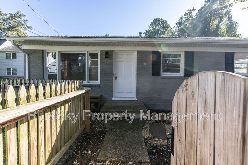 Photo - 104 Stratford Court