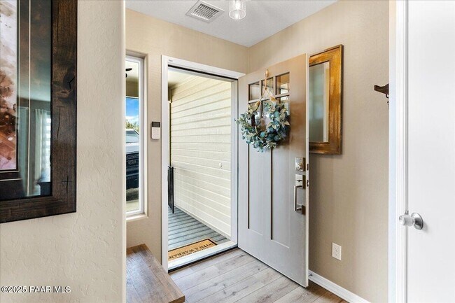 Foto del edificio - 1720 N Topaz Rd