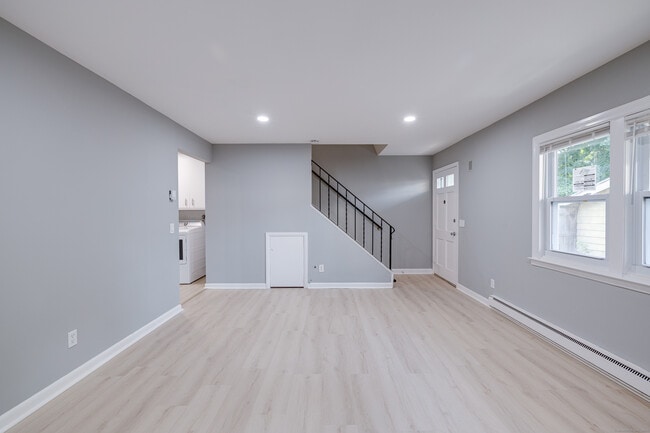 Building Photo - 151 Seaside Ave