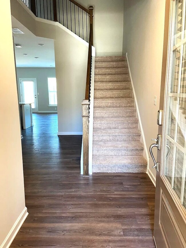 Foto del edificio - 1377 Elderwood Way