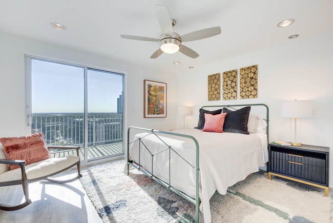 Building Photo - The Vue