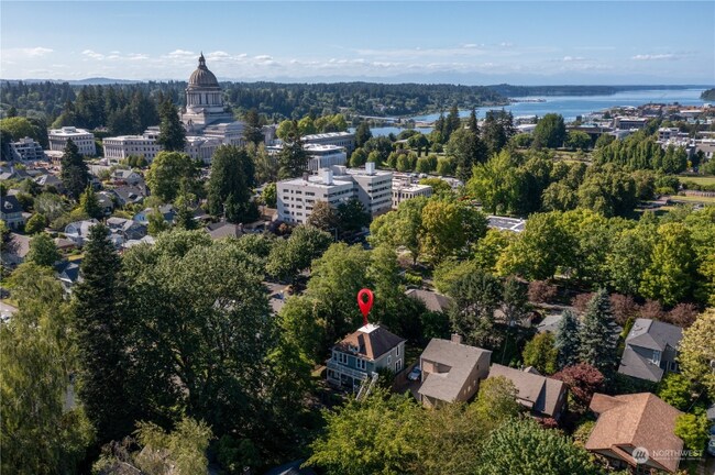 Foto del edificio - 108-110-110 17th Ave SE