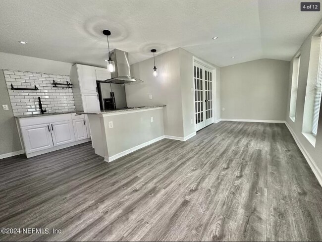 Building Photo - 4741 Colonial Ave