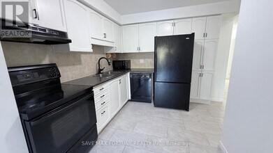 Building Photo - 1 Royalwood Ct