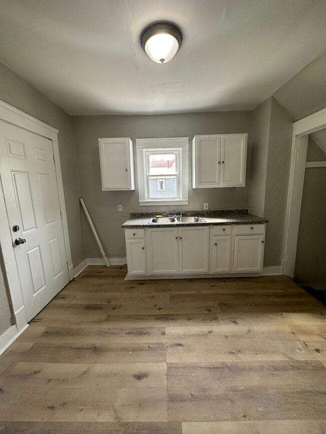 Building Photo - Cleveland East Side 2 Bed Single