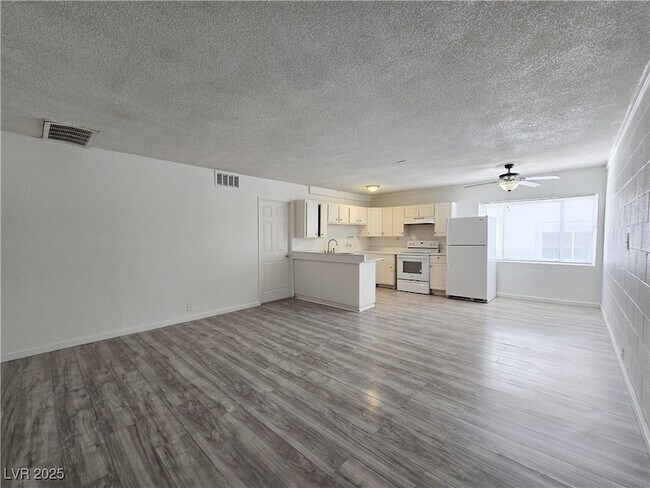 Foto del edificio - 2913 Stewart Ave